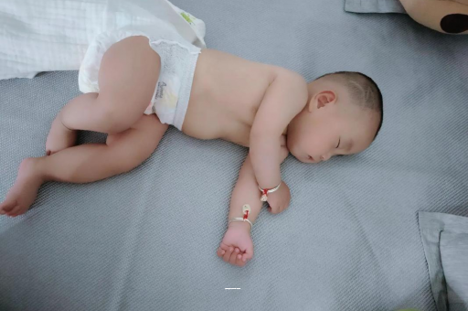 伊川4个月宝宝特点